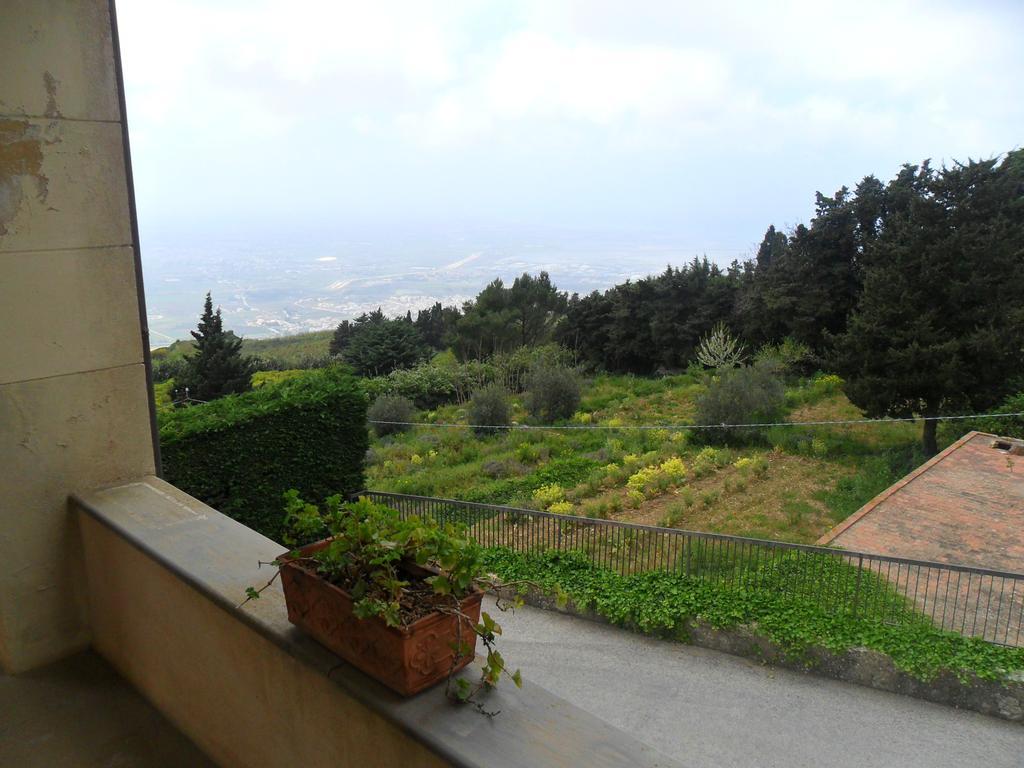 Eremo Hotel Casa Del Sorriso Erice Exteriör bild