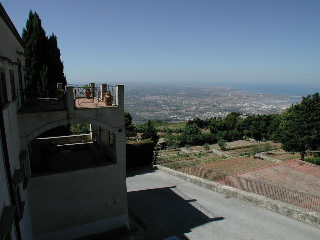 Eremo Hotel Casa Del Sorriso Erice Exteriör bild